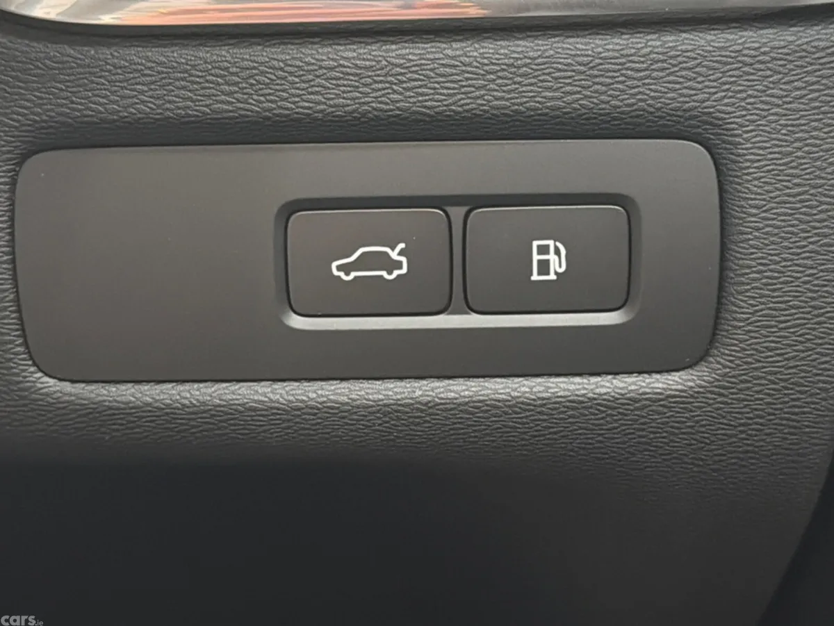 Volvo XC60 SUV, Petrol Plug-in Hybrid, 2026, Blue