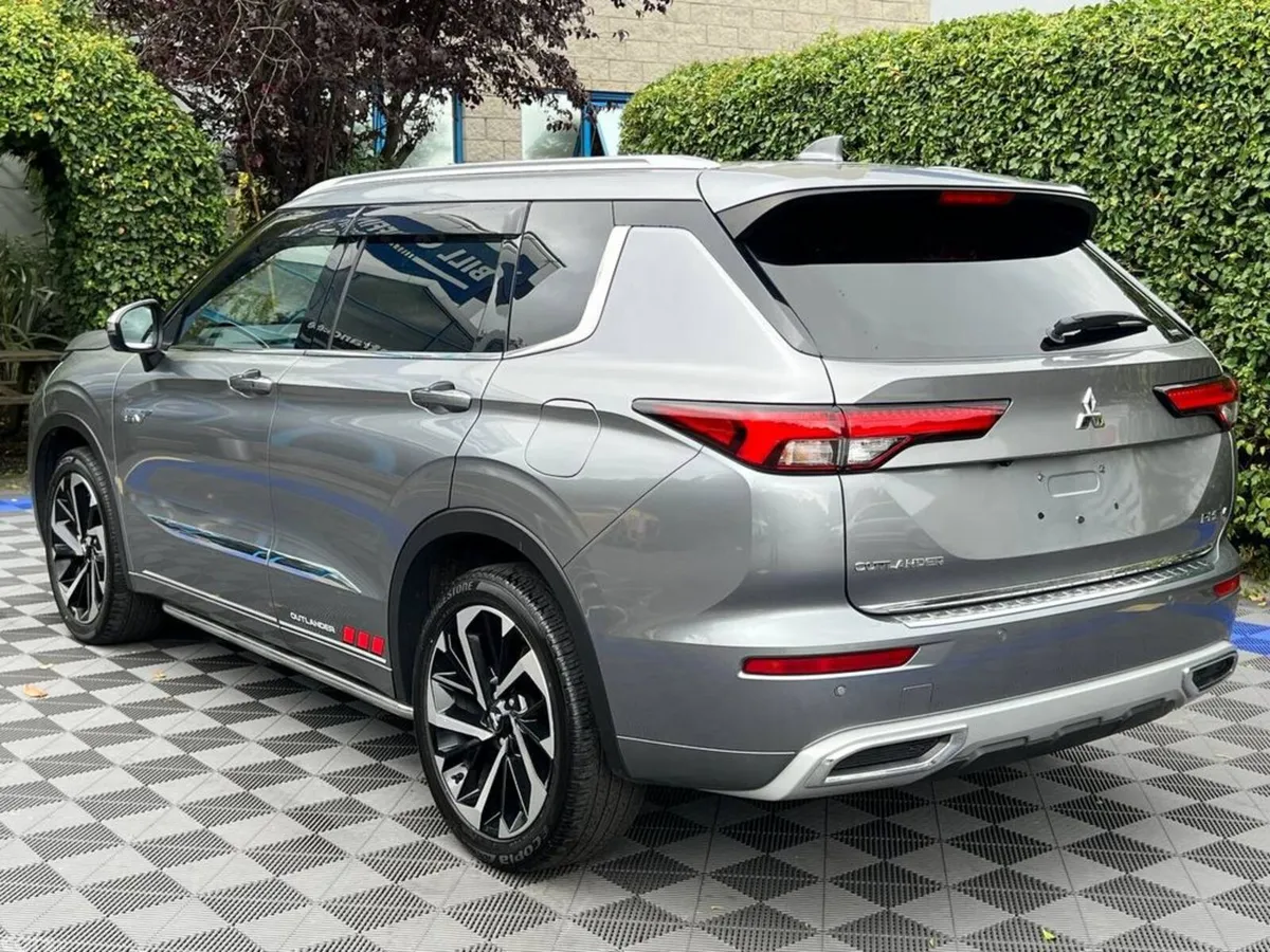 Mitsubishi Outlander SUV, Petrol Hybrid, 2022, Grey