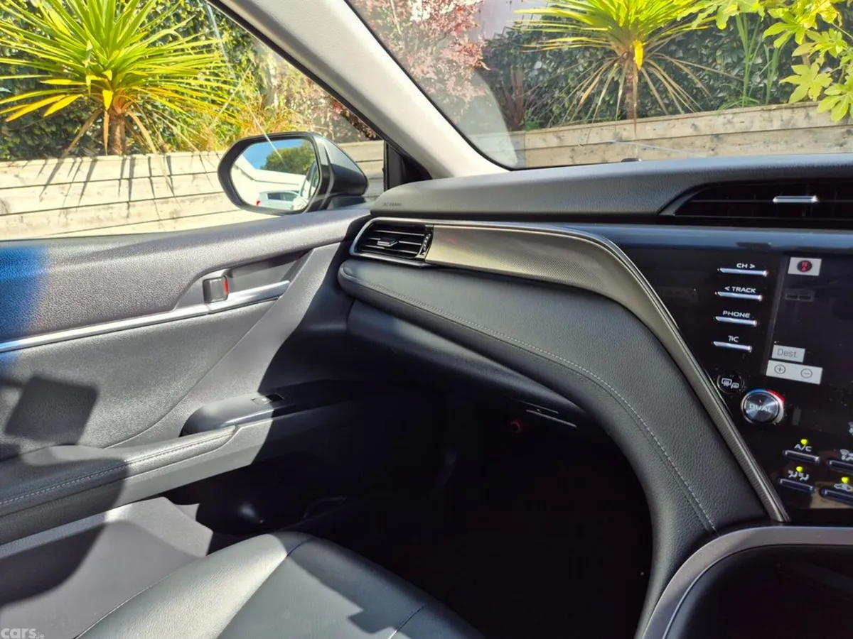 Toyota Camry Saloon, Petrol Hybrid, 2020, Black