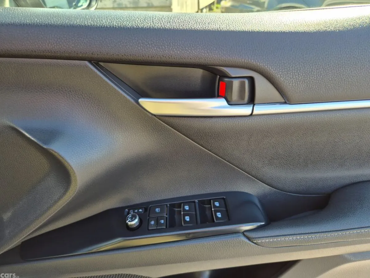 Toyota Camry Saloon, Petrol Hybrid, 2020, Black