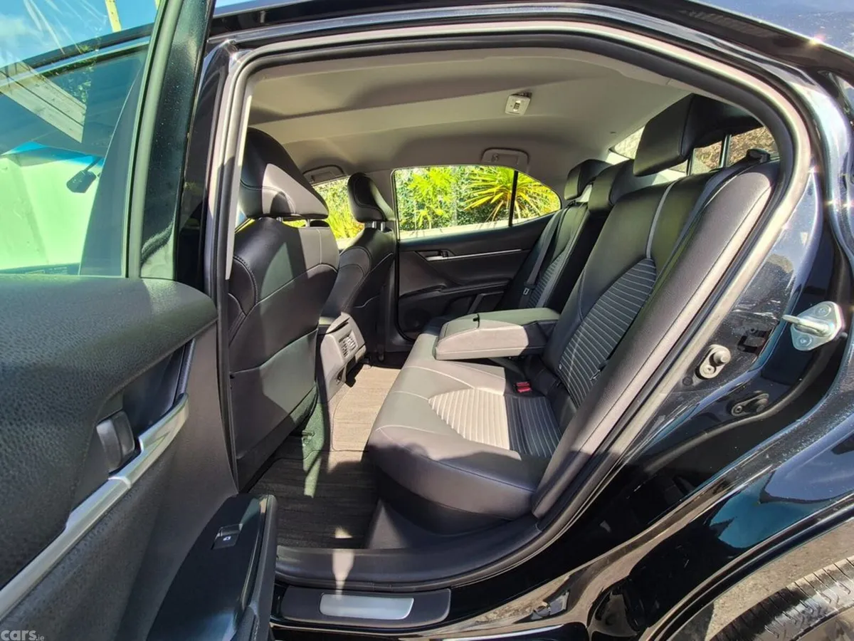 Toyota Camry Saloon, Petrol Hybrid, 2020, Black