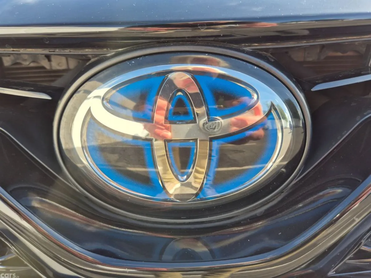 Toyota Camry Saloon, Petrol Hybrid, 2020, Black