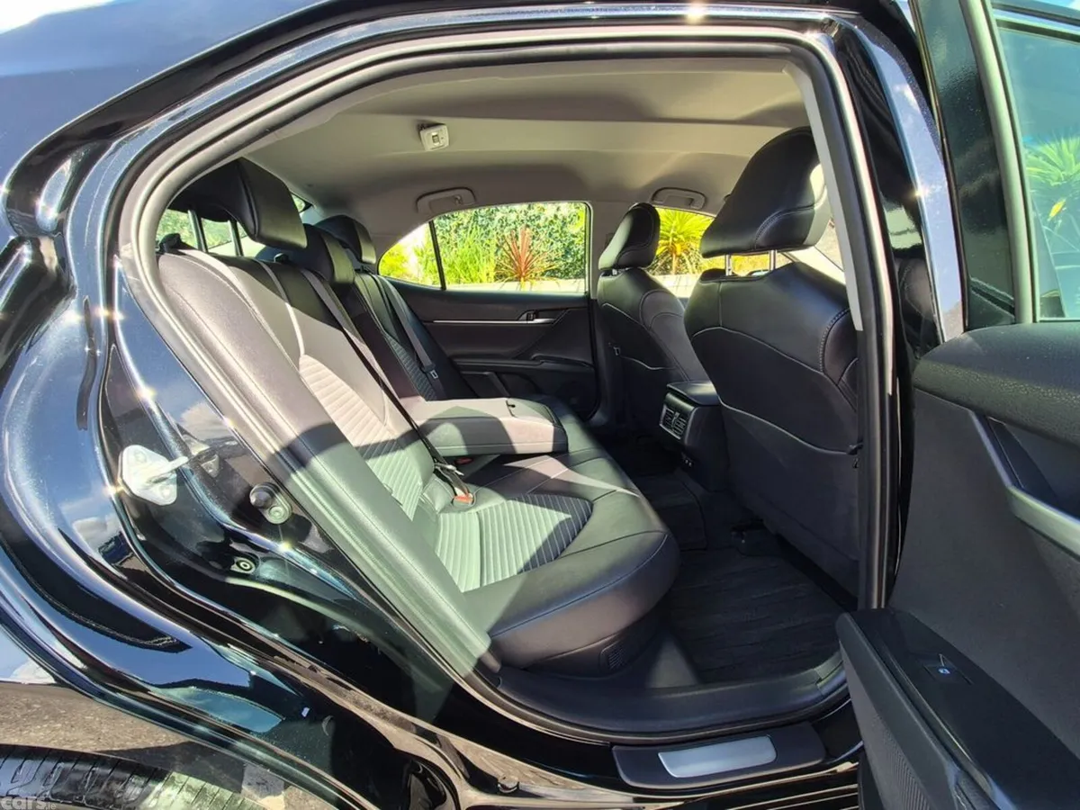 Toyota Camry Saloon, Petrol Hybrid, 2020, Black