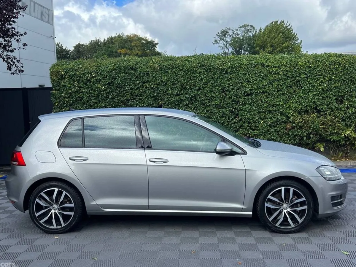Volkswagen Golf Hatchback, Petrol, 2017, Silver