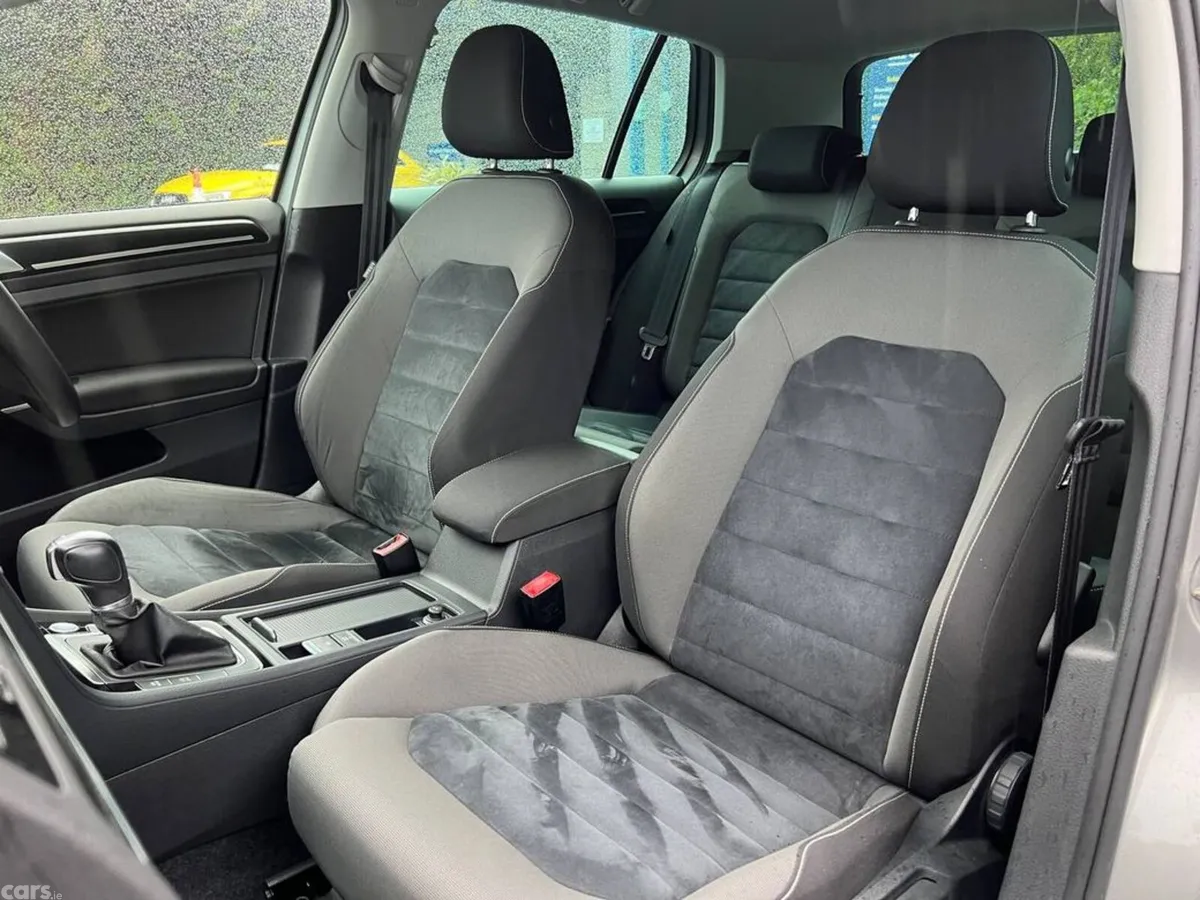 Volkswagen Golf Hatchback, Petrol, 2017, Silver
