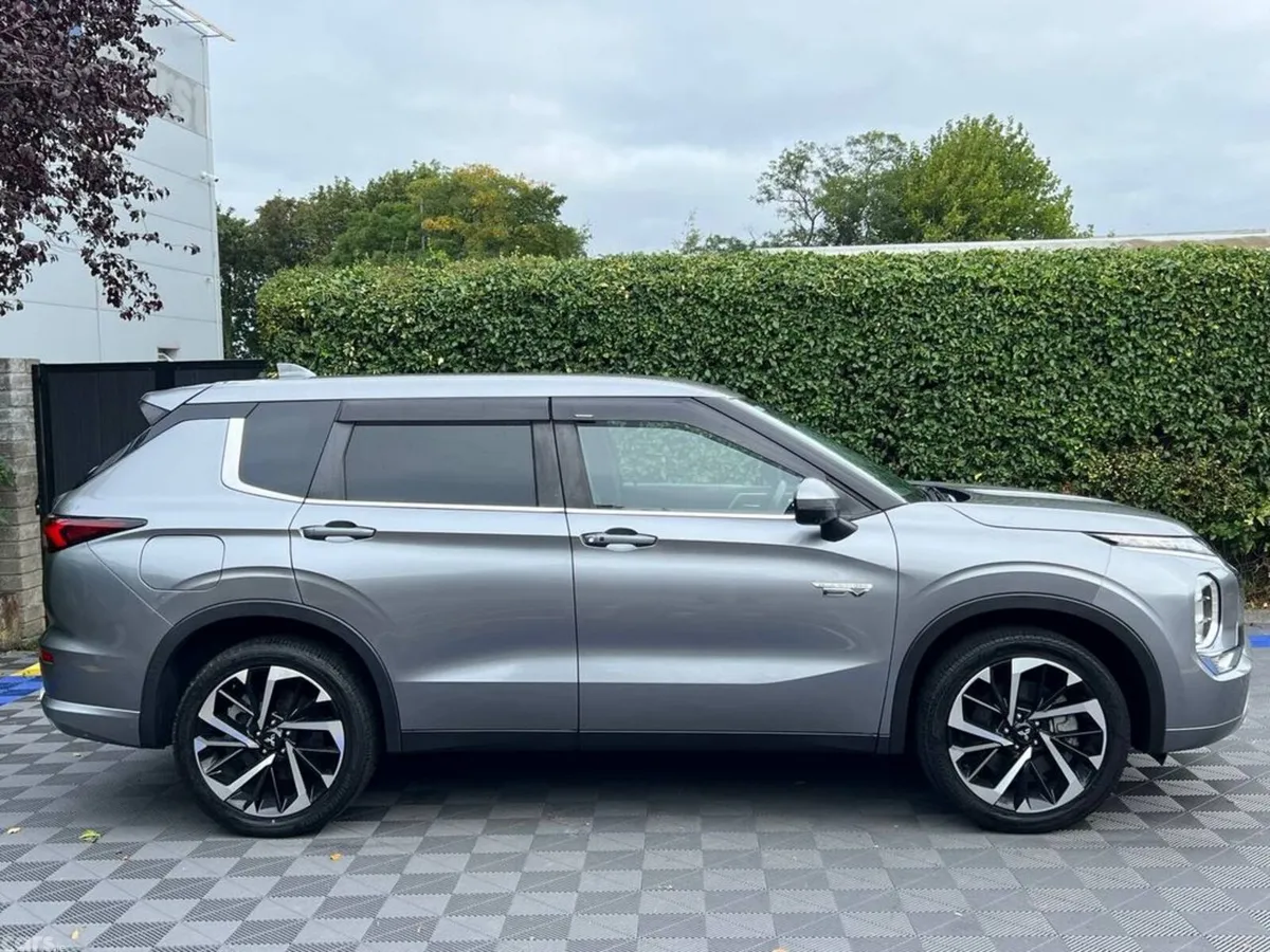 Mitsubishi Outlander SUV, Petrol Hybrid, 2022, Grey