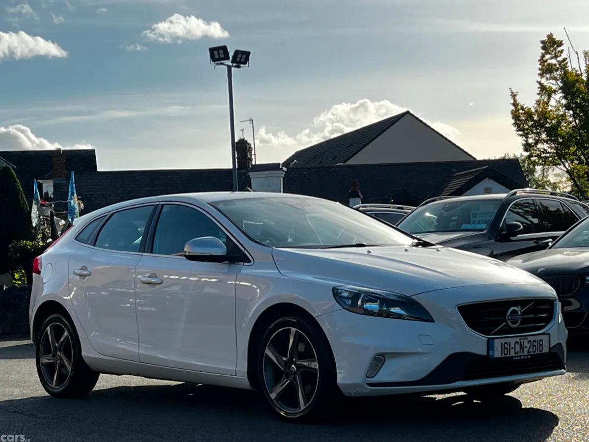 Volvo V40 Hatchback, Diesel, 2016, White