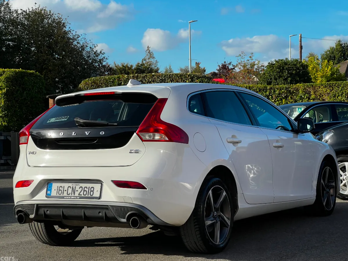 Volvo V40 Hatchback, Diesel, 2016, White