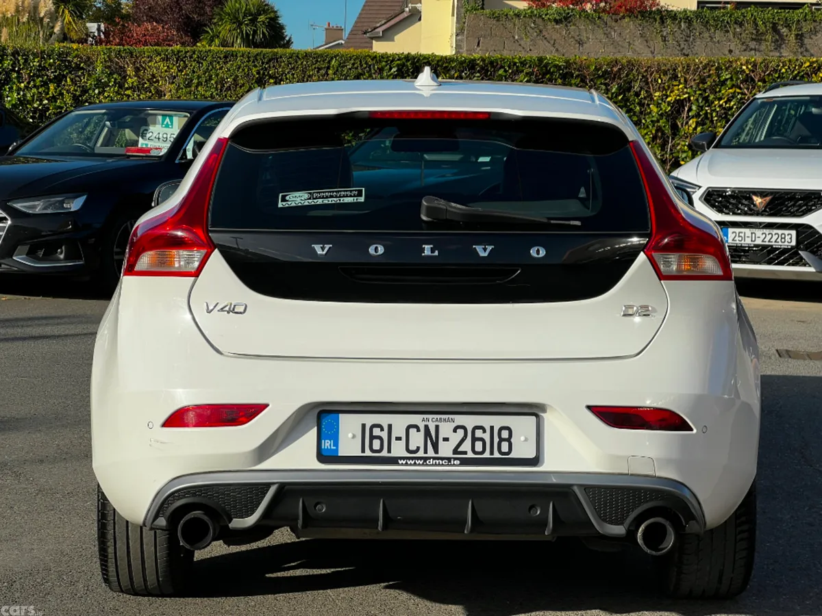 Volvo V40 Hatchback, Diesel, 2016, White