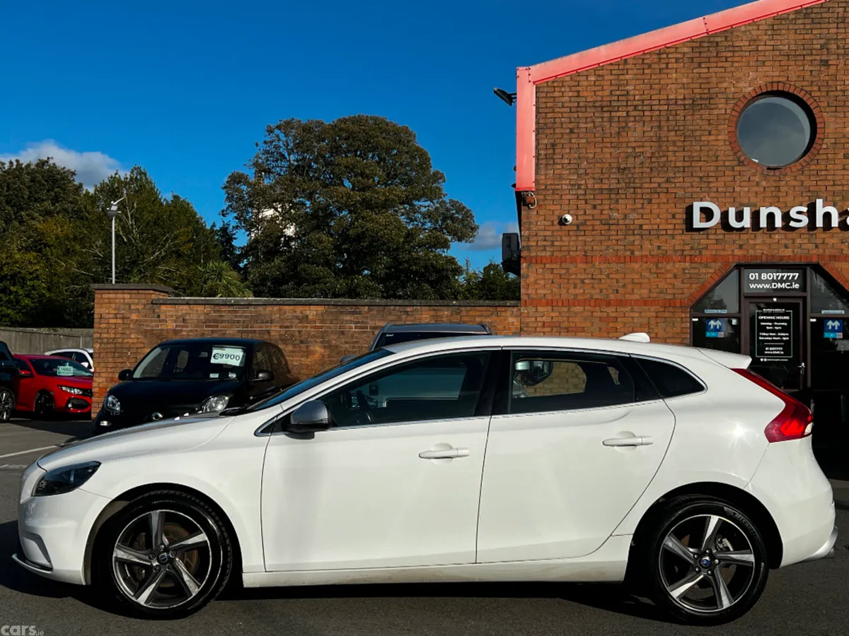 Volvo V40 Hatchback, Diesel, 2016, White