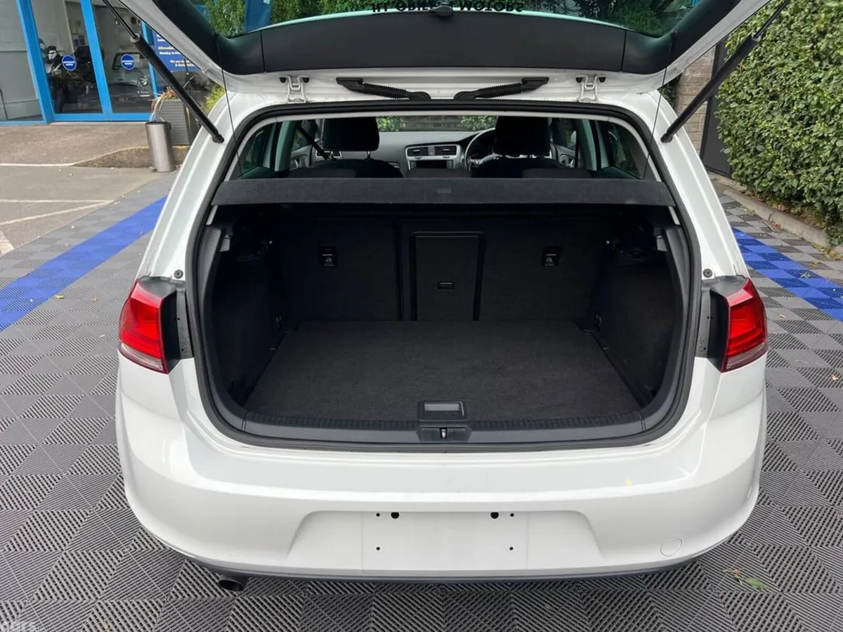 Volkswagen Golf Hatchback, Petrol, 2015, White