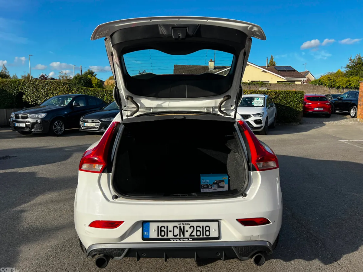 Volvo V40 Hatchback, Diesel, 2016, White