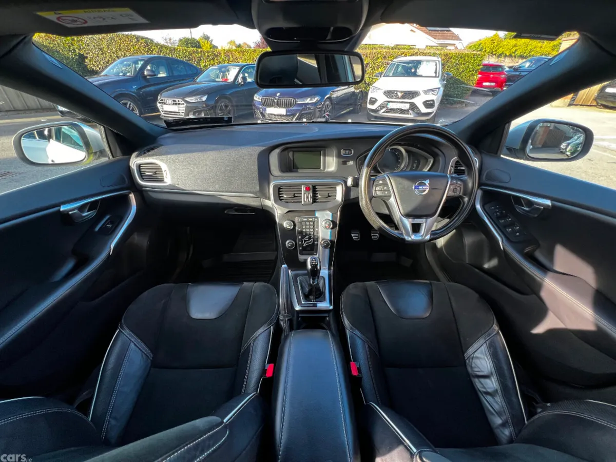 Volvo V40 Hatchback, Diesel, 2016, White