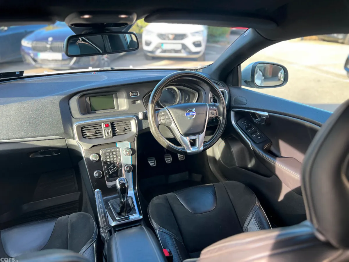 Volvo V40 Hatchback, Diesel, 2016, White
