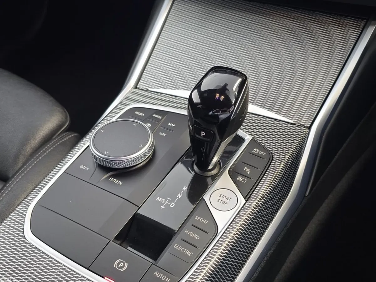 BMW 3-Series Estate, Petrol Plug-in Hybrid, 2022, Blue