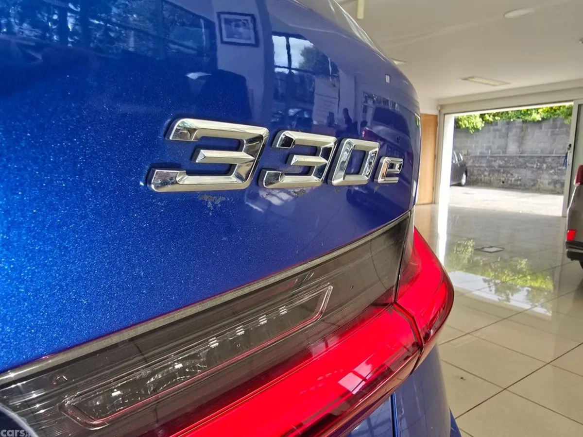 BMW 3-Series Estate, Petrol Plug-in Hybrid, 2022, Blue