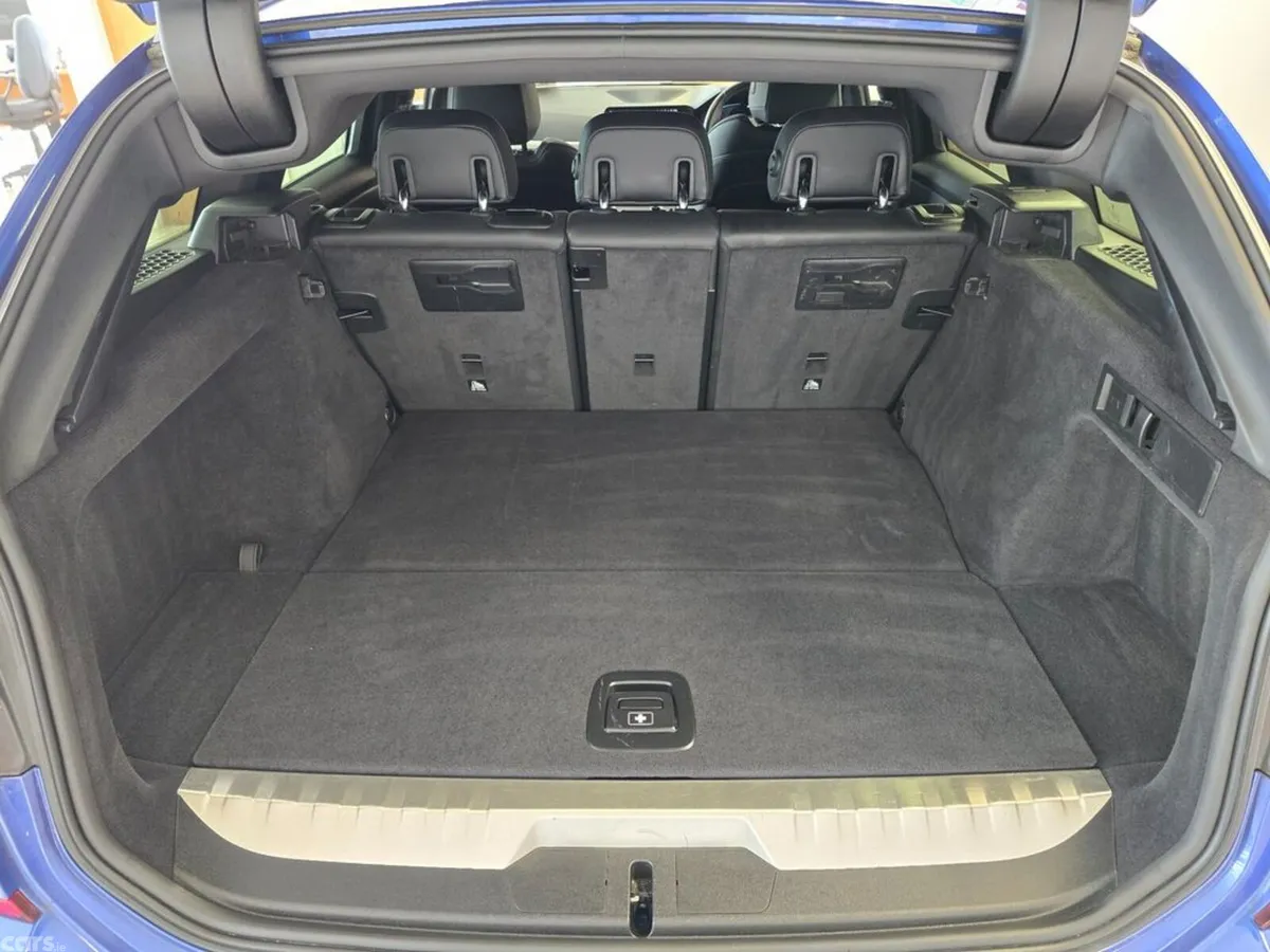 BMW 3-Series Estate, Petrol Plug-in Hybrid, 2022, Blue