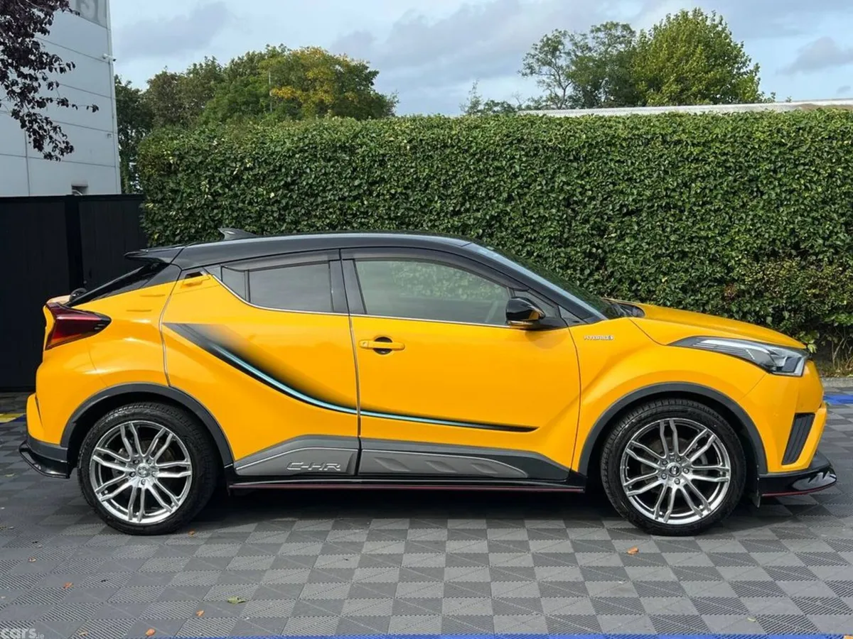 Toyota C-HR SUV, Petrol Hybrid, 2019, Orange