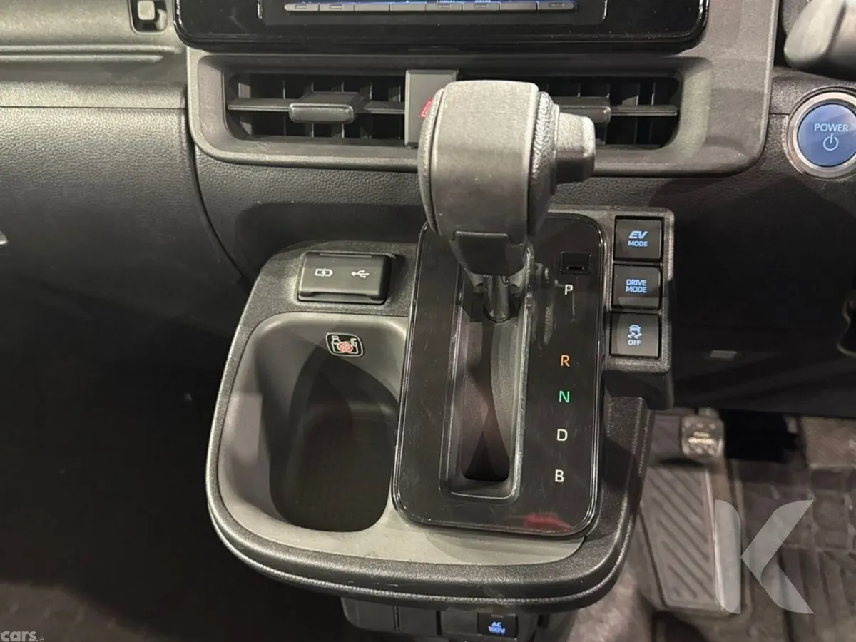 Toyota Sienta MPV, Petrol Hybrid, 2023, Black