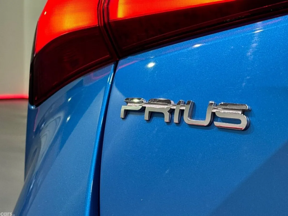 Toyota Prius Hatchback, Petrol Hybrid, 2019, Blue
