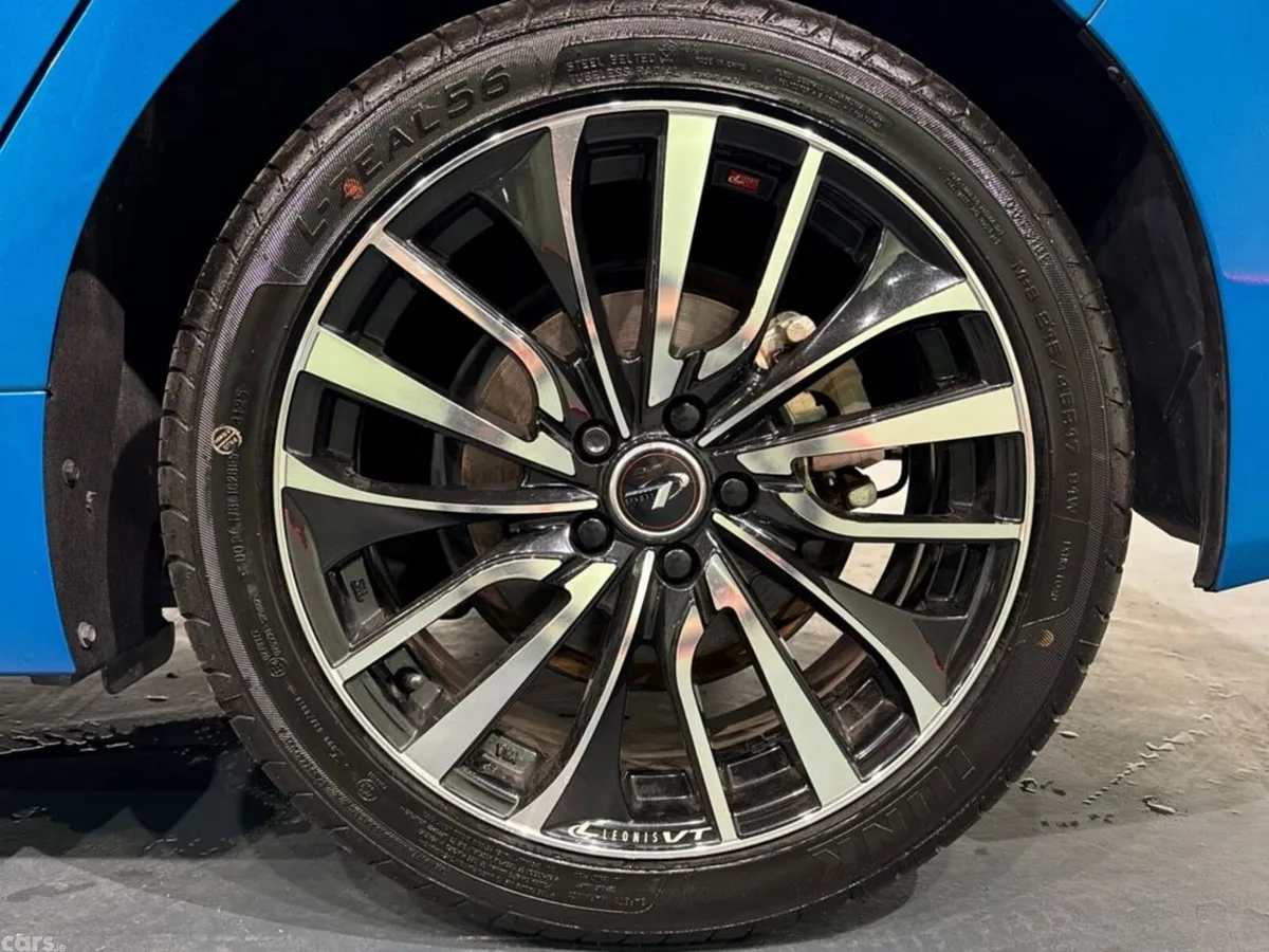 Toyota Prius Hatchback, Petrol Hybrid, 2019, Blue