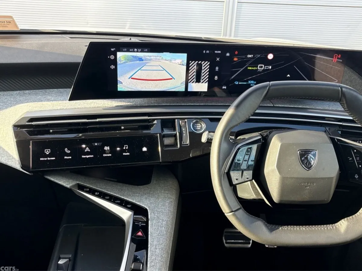 Peugeot 5008 SUV, Electric, 2025, White