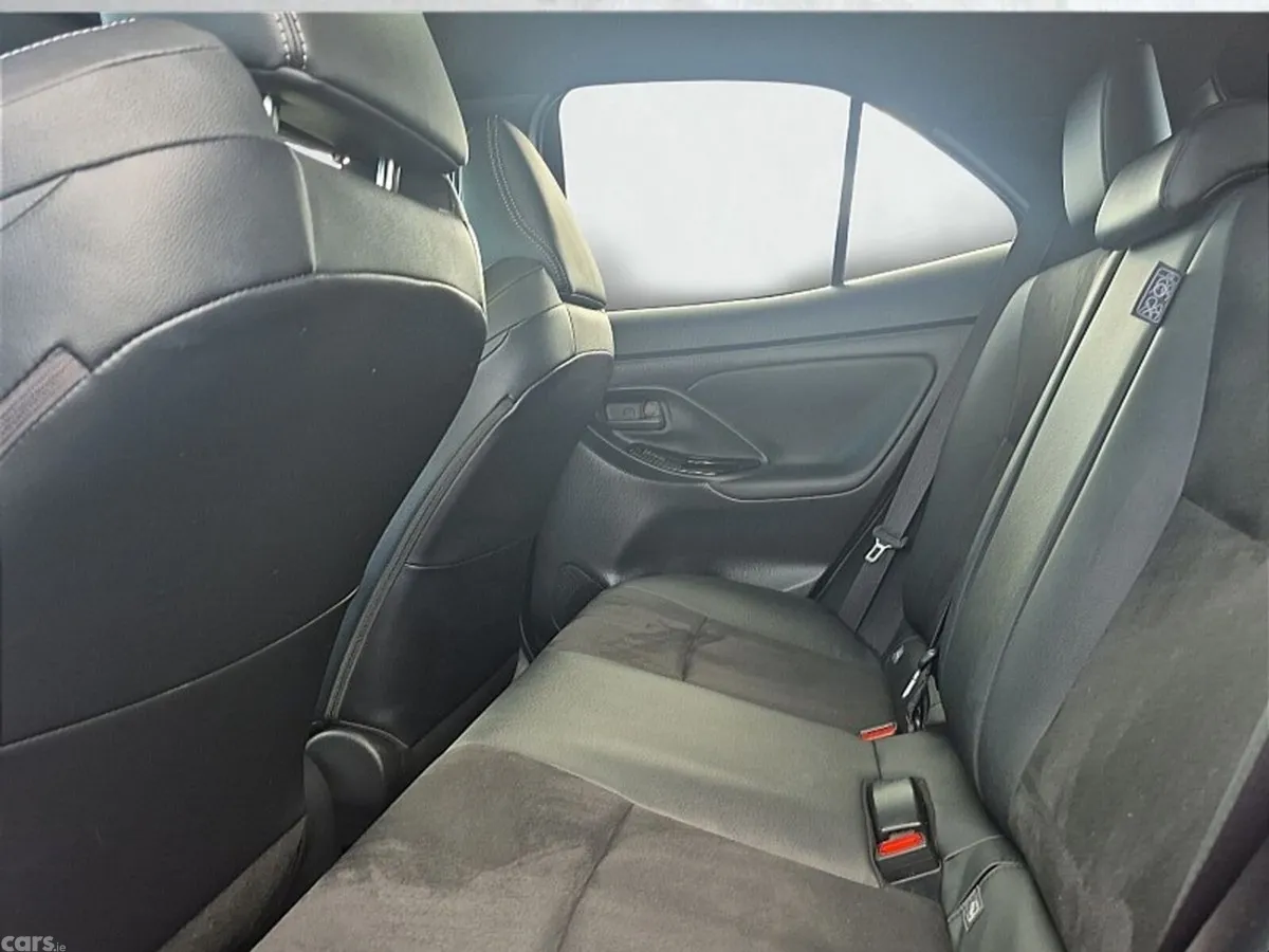 Toyota Yaris Cross Hatchback, Petrol Hybrid, 2023, Black