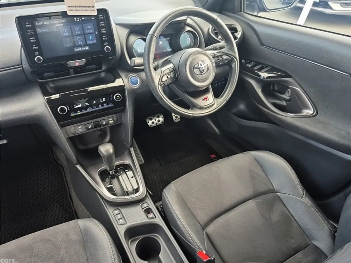 Toyota Yaris Cross Hatchback, Petrol Hybrid, 2023, Black