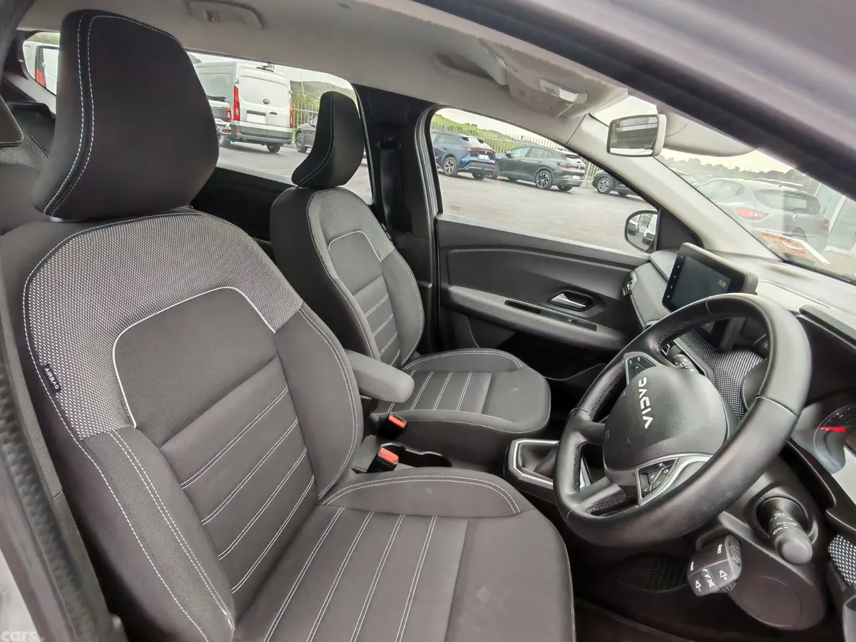 Dacia Jogger MPV, Petrol, 2023, Grey