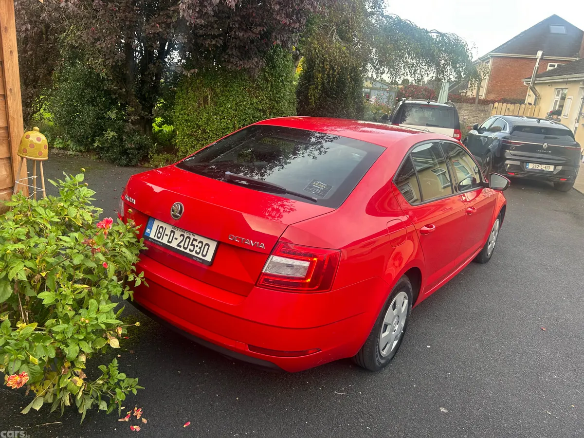 Skoda Octavia Saloon, Petrol, 2018, Red