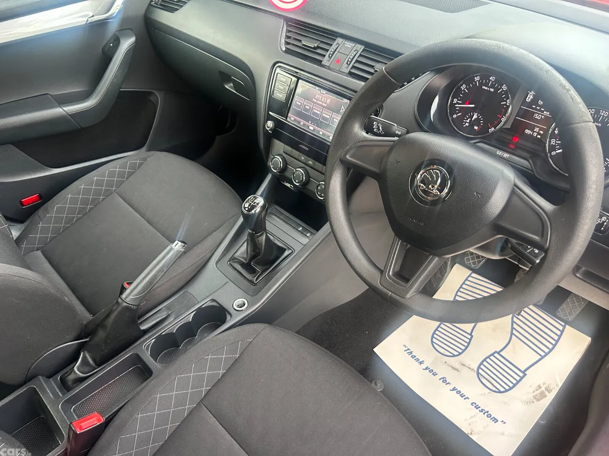 Skoda Octavia Saloon, Petrol, 2018, Red