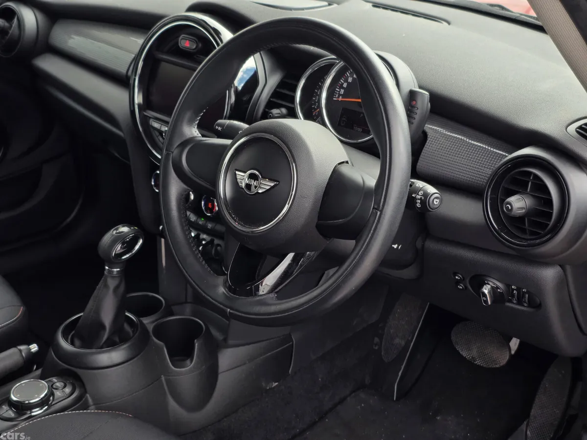 Mini Cooper Hatchback, Petrol, 2015, Red