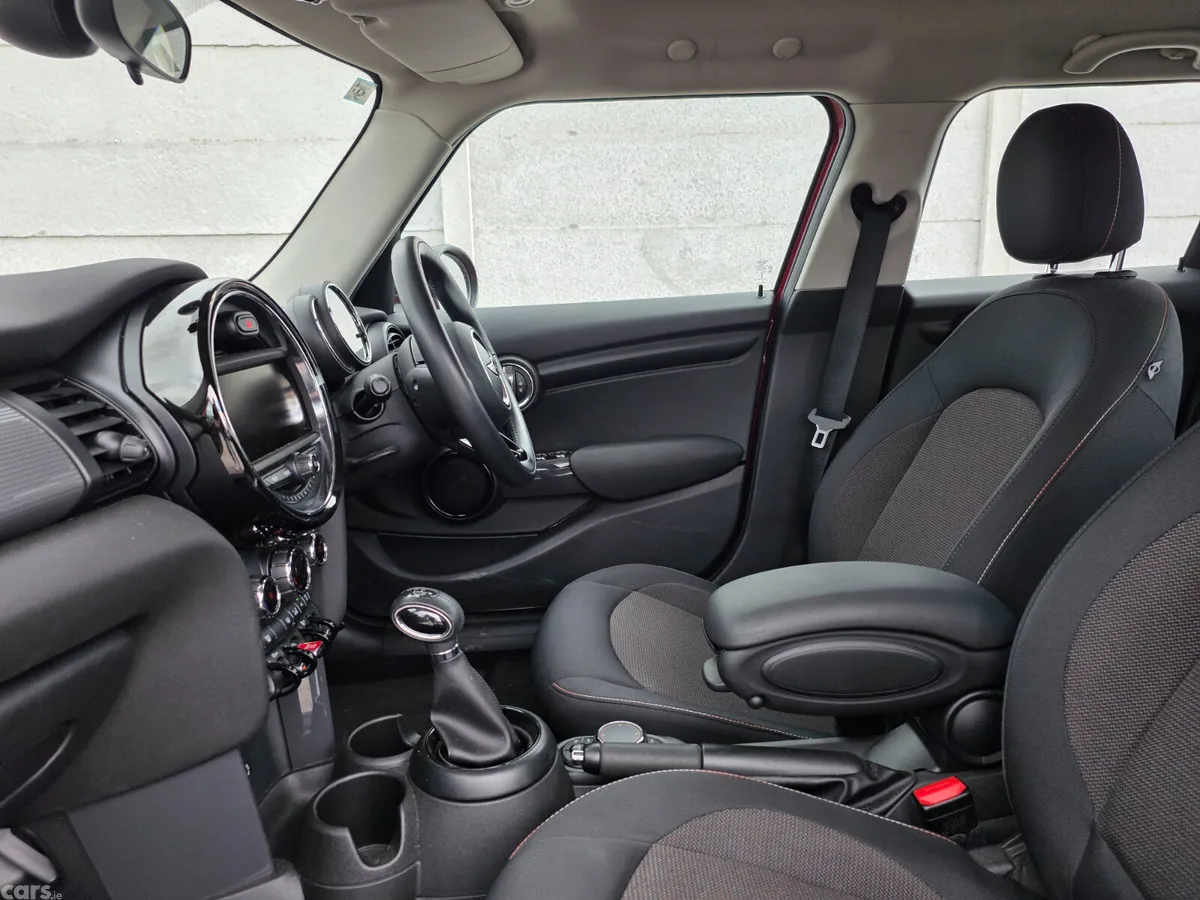 Mini Cooper Hatchback, Petrol, 2015, Red