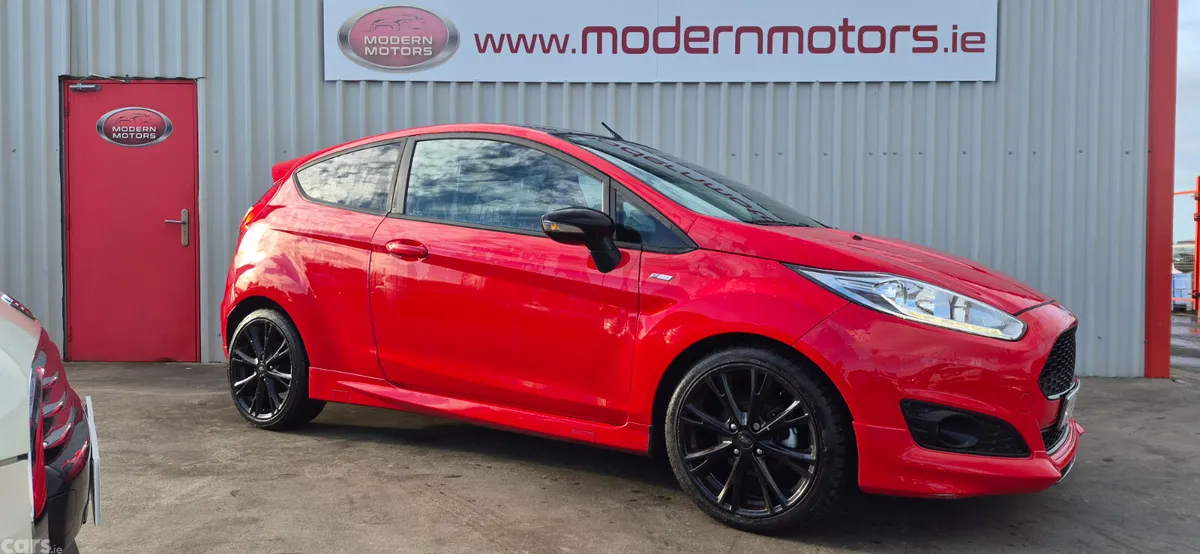 Ford Fiesta Hatchback, Petrol, 2016, Red