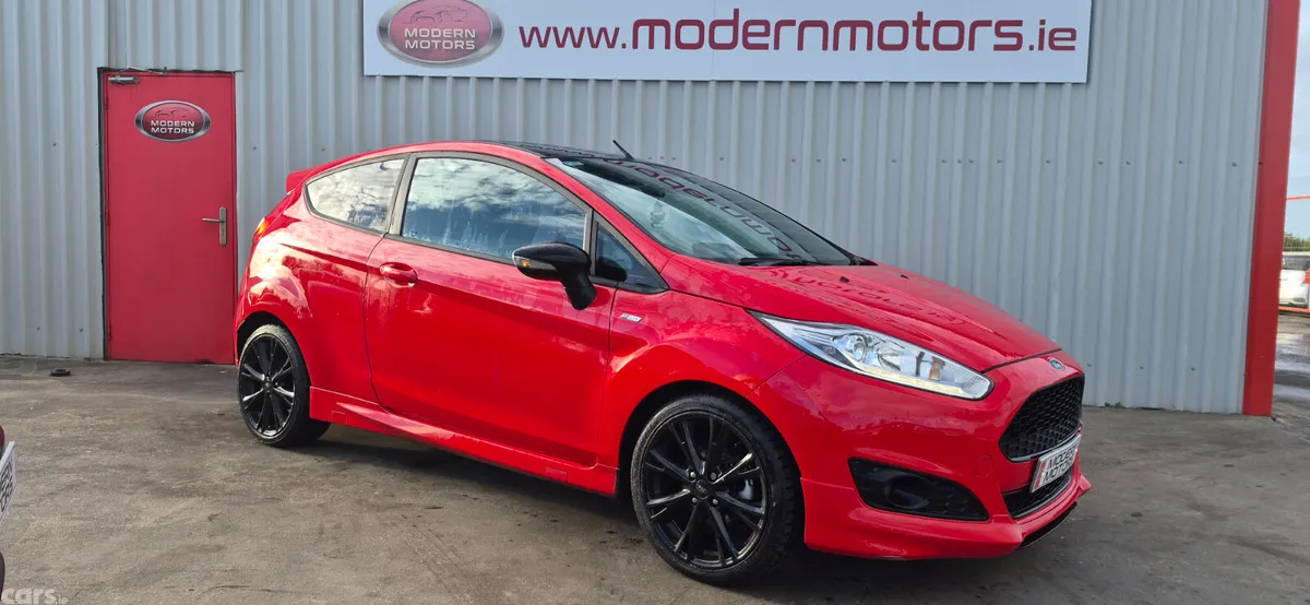 Ford Fiesta Hatchback, Petrol, 2016, Red