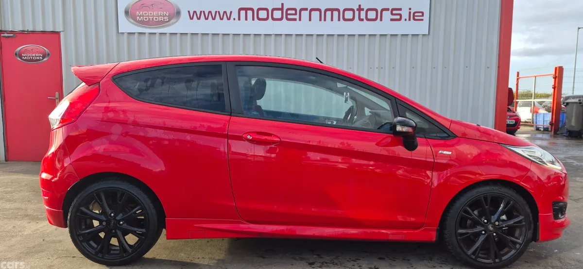 Ford Fiesta Hatchback, Petrol, 2016, Red