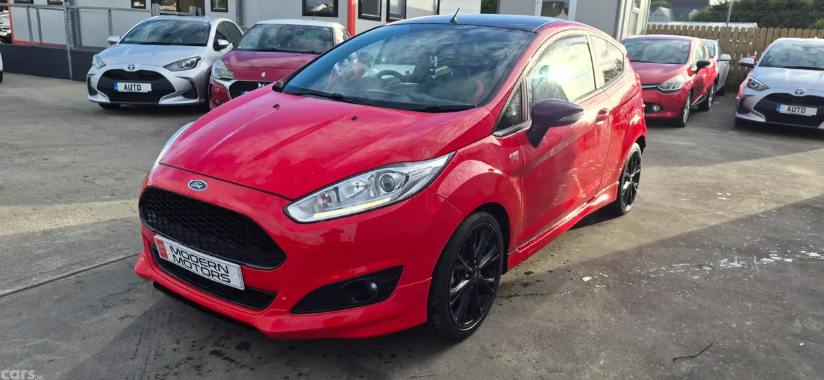 Ford Fiesta Hatchback, Petrol, 2016, Red