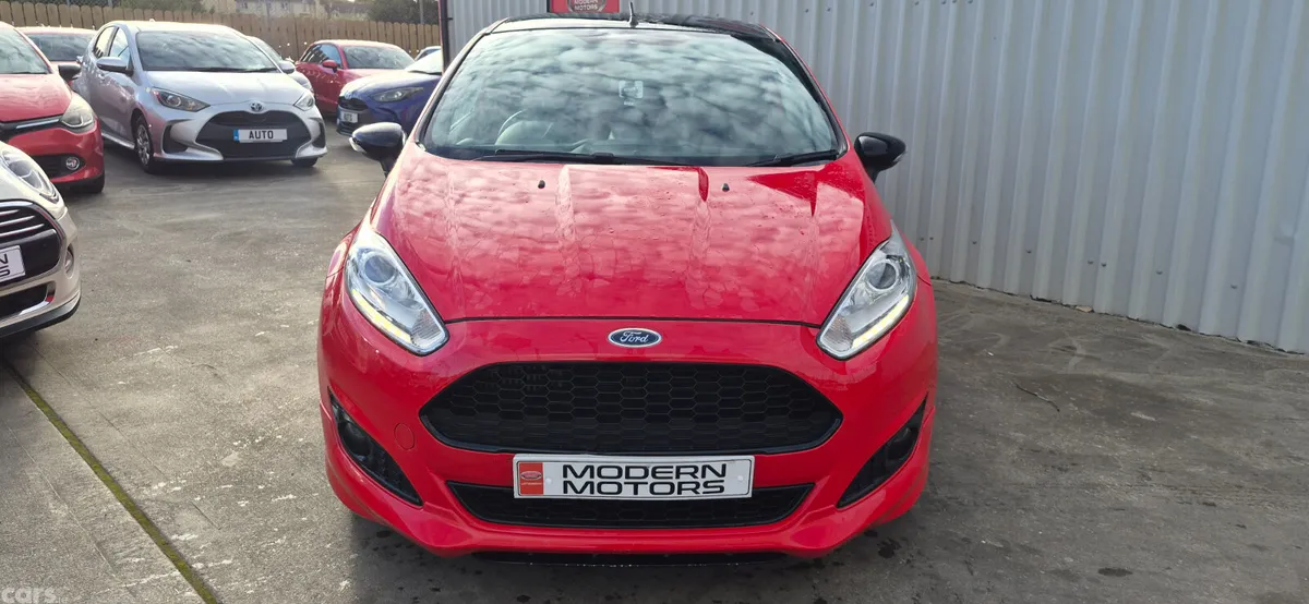 Ford Fiesta Hatchback, Petrol, 2016, Red