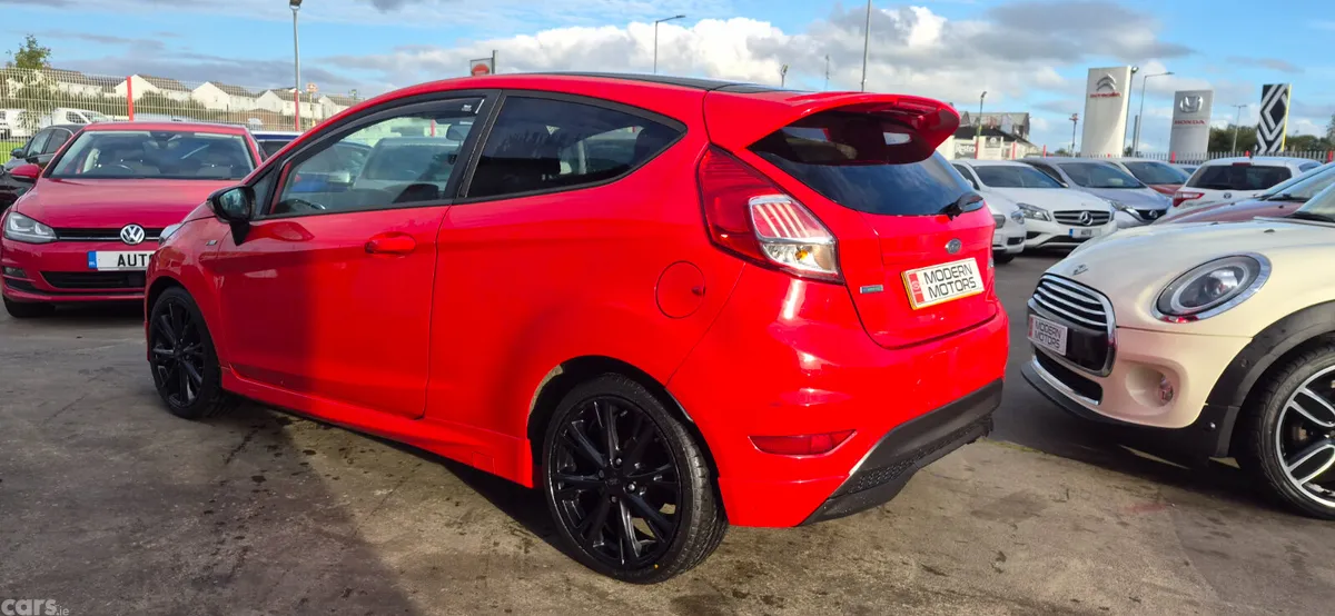 Ford Fiesta Hatchback, Petrol, 2016, Red