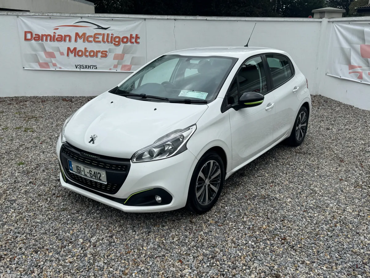 Peugeot 208 Hatchback, Petrol, 2016, White