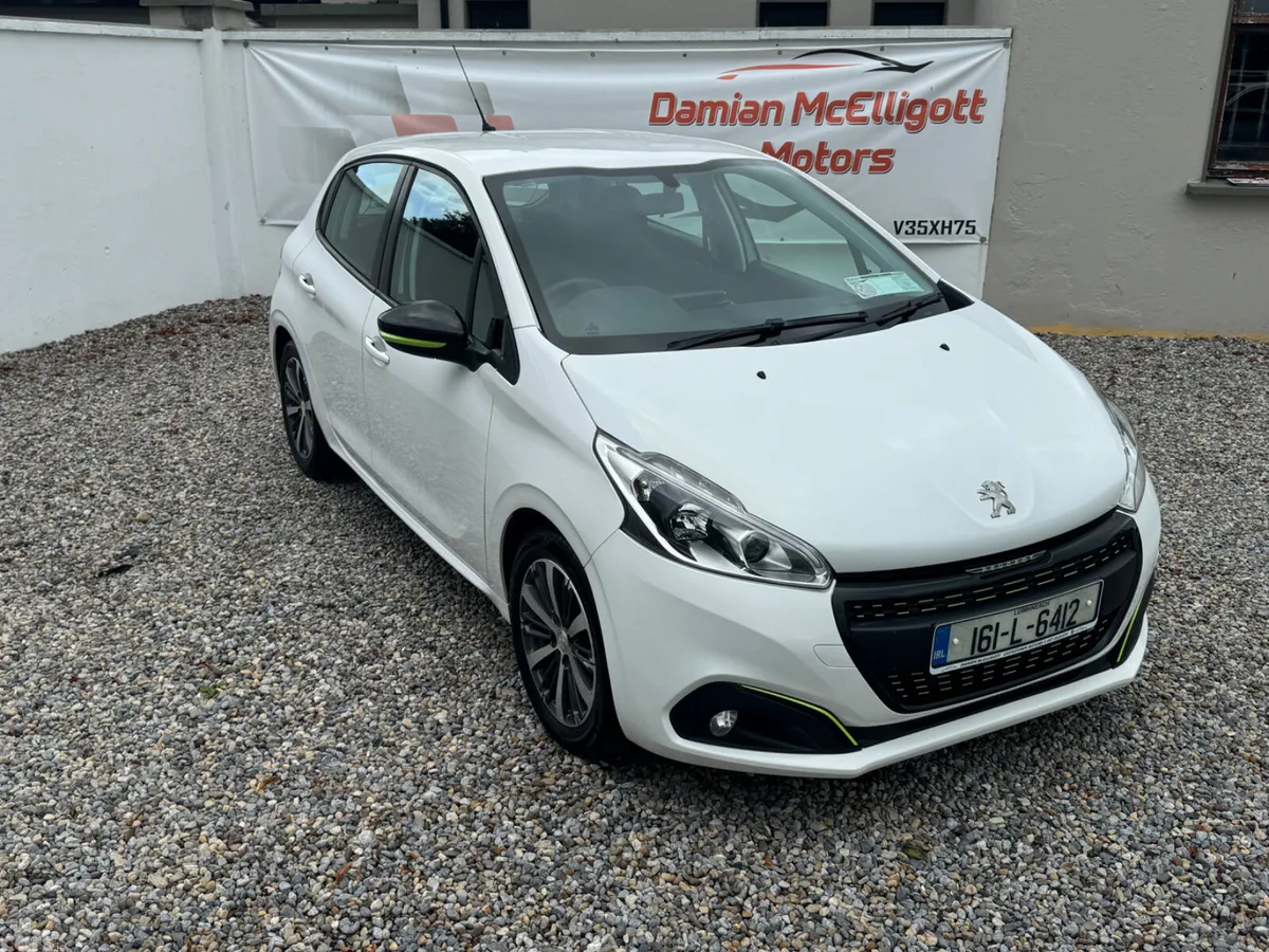 Peugeot 208 Hatchback, Petrol, 2016, White