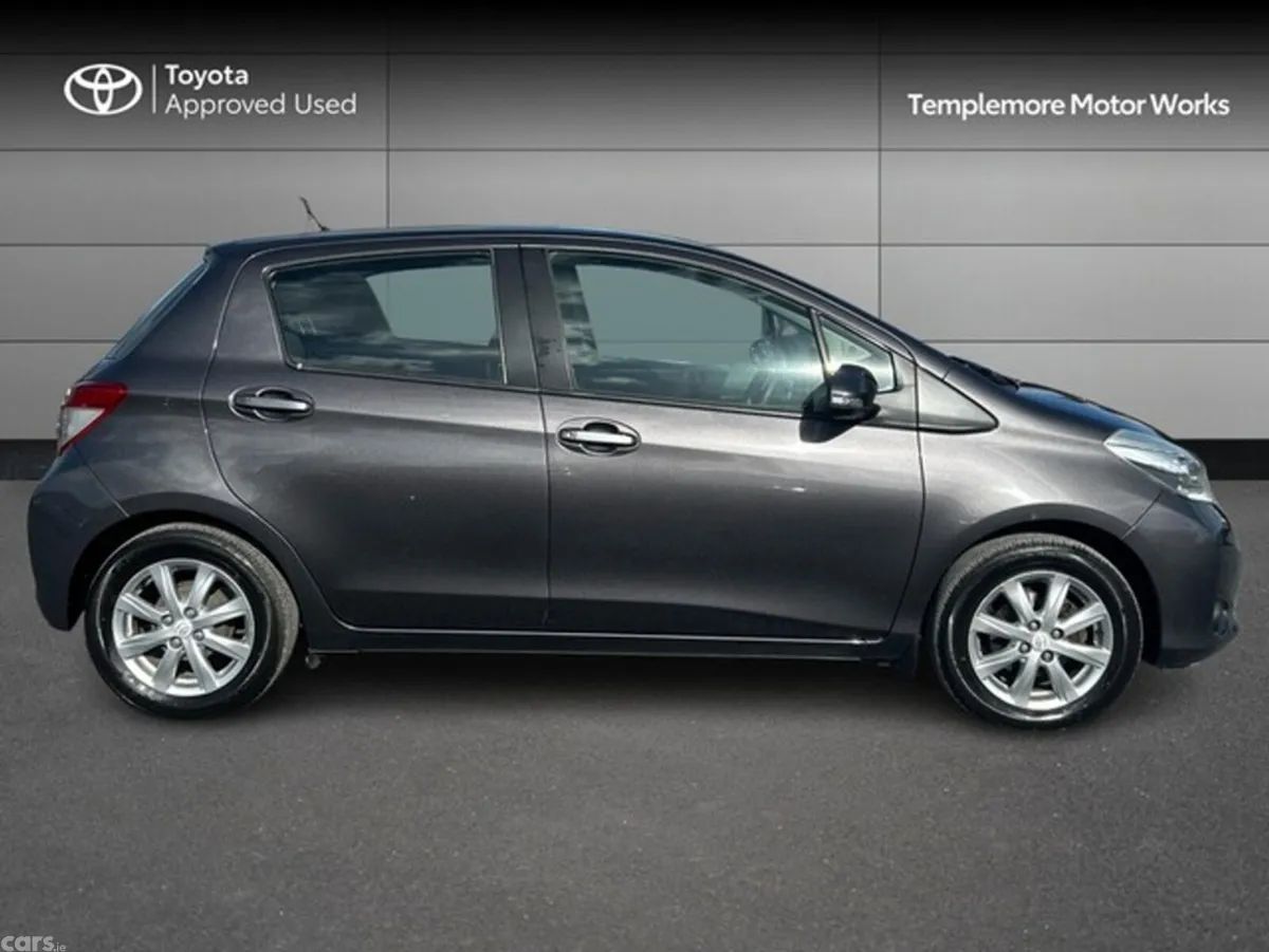 Toyota Yaris Hatchback, Petrol, 2014, Grey