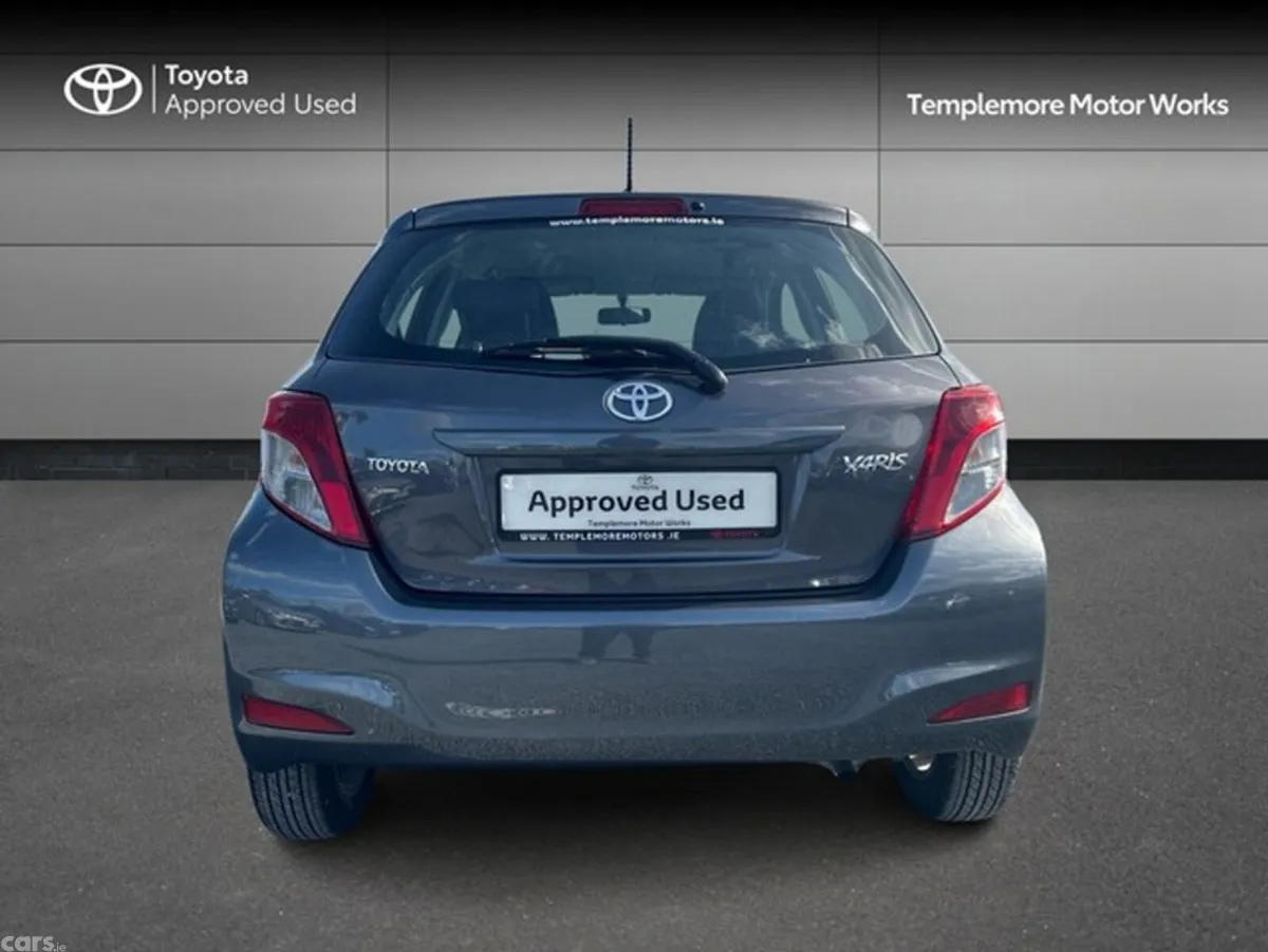 Toyota Yaris Hatchback, Petrol, 2014, Grey