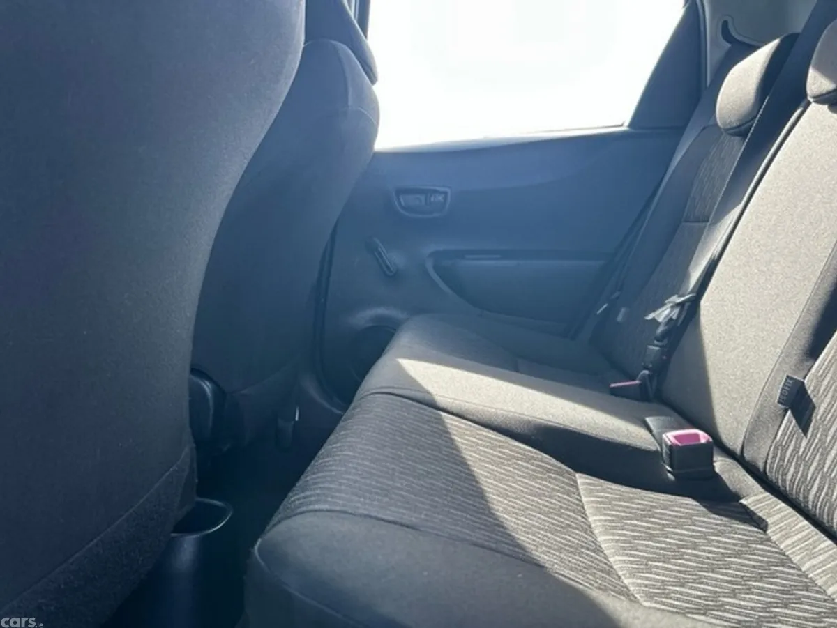 Toyota Yaris Hatchback, Petrol, 2014, Grey