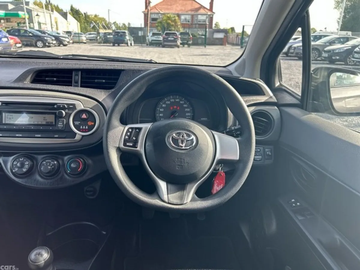 Toyota Yaris Hatchback, Petrol, 2014, Grey