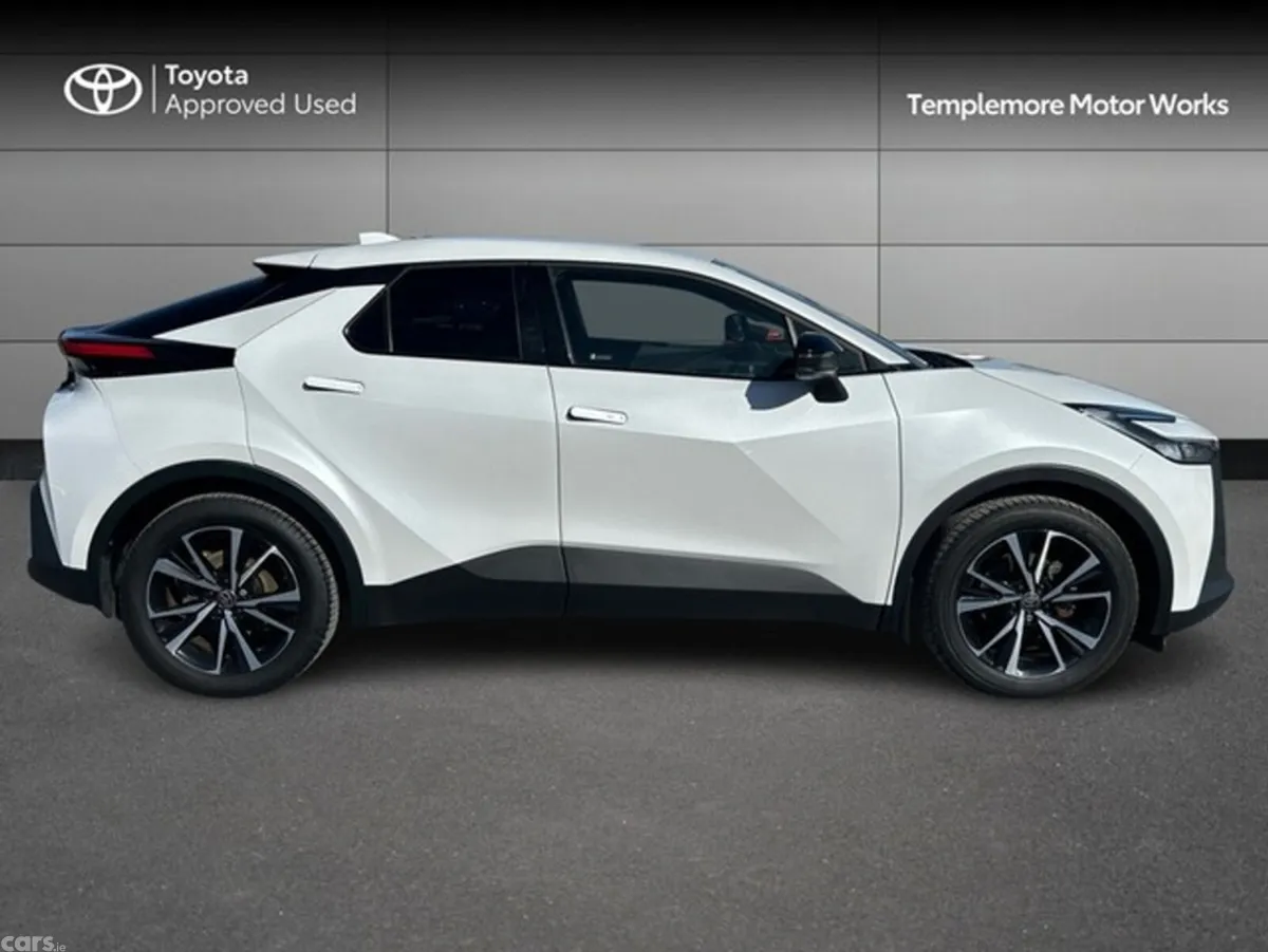 Toyota C-HR SUV, Petrol Hybrid, 2024, White