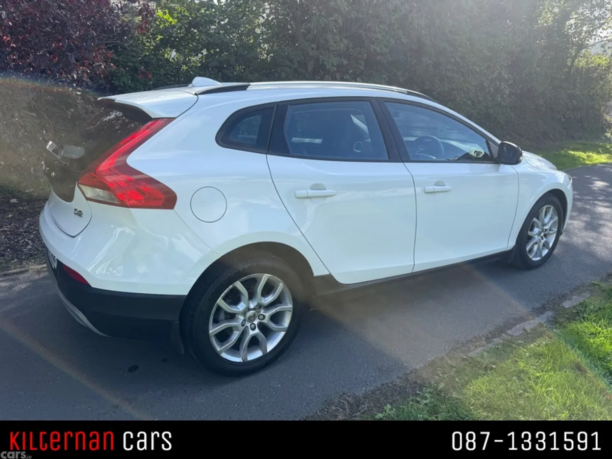 Volvo V40 Hatchback, Diesel, 2017, White