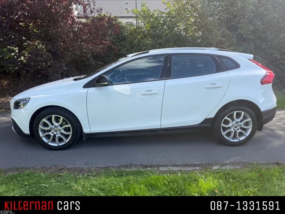Volvo V40 Hatchback, Diesel, 2017, White