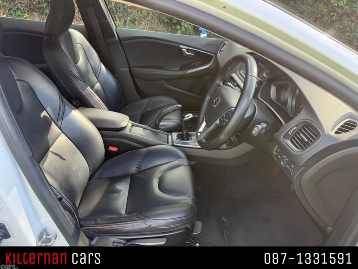 Volvo V40 Hatchback, Diesel, 2017, White