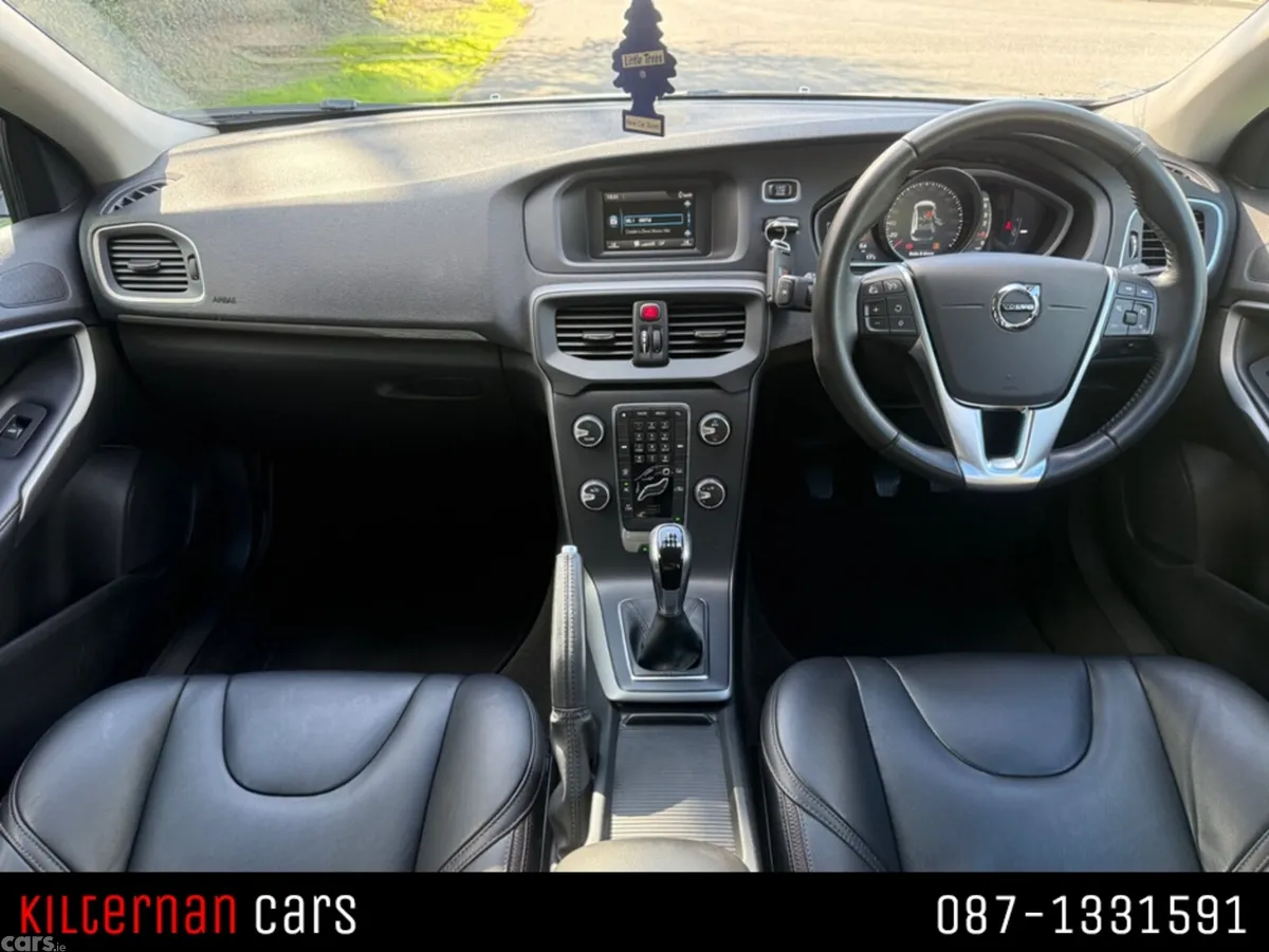 Volvo V40 Hatchback, Diesel, 2017, White